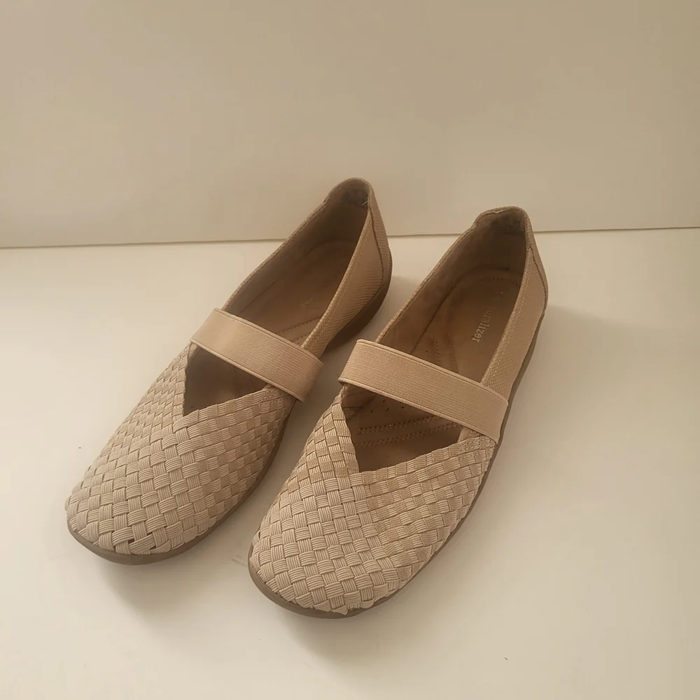 Naturalizer Beige Woven Loafers